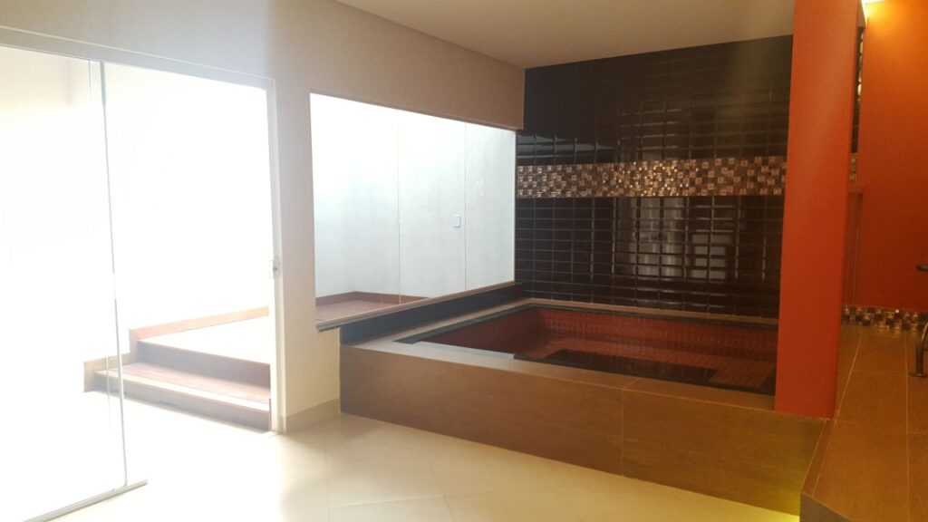Com Piscina